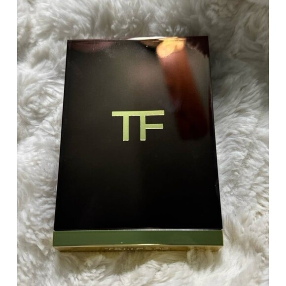Tom Ford Eye Color Quad Eyeshadow Palette Shade: 45 Iconic Smoke Full Size - Picture 4 of 7